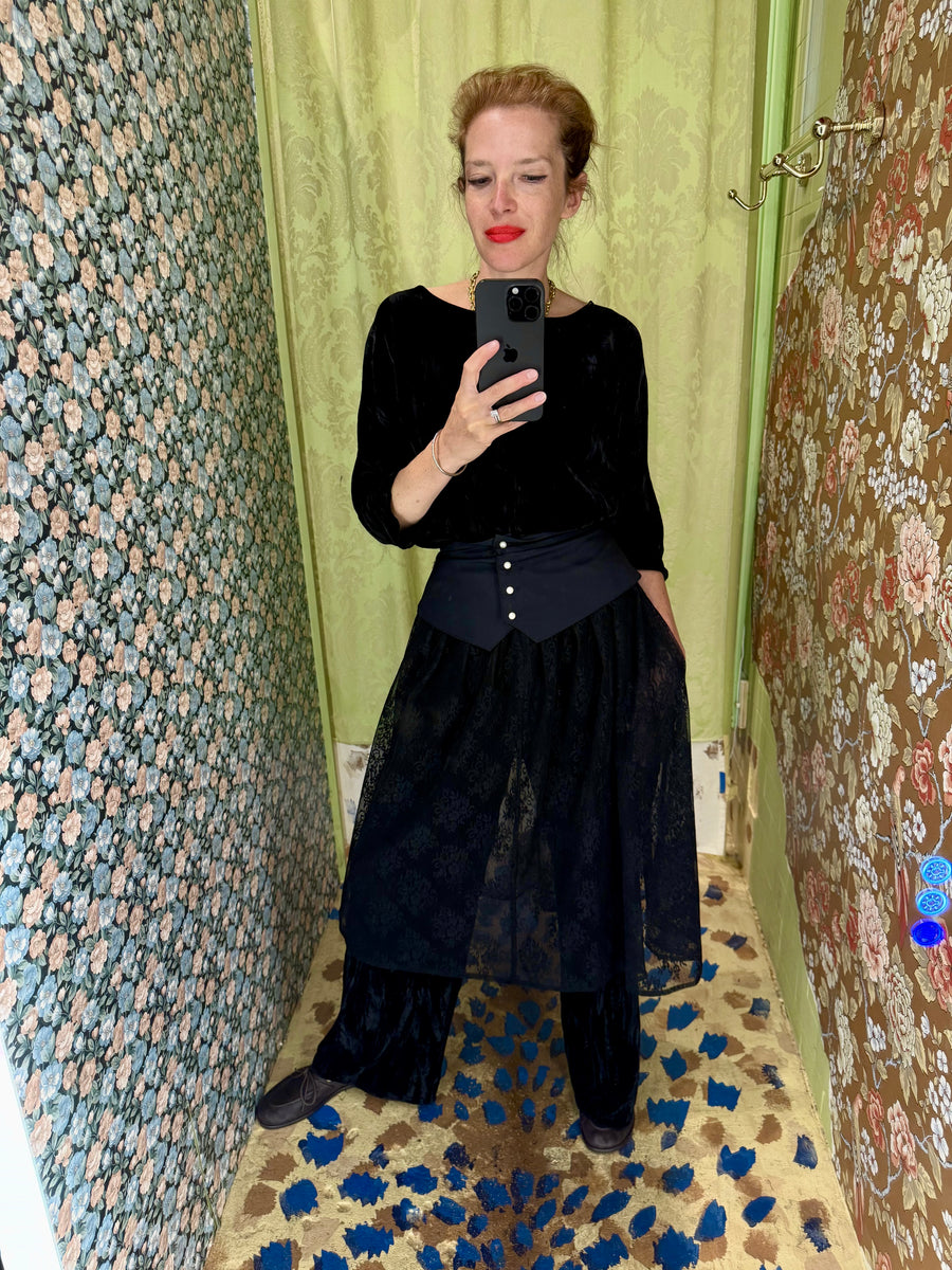 Landa Skirt in Black Lace