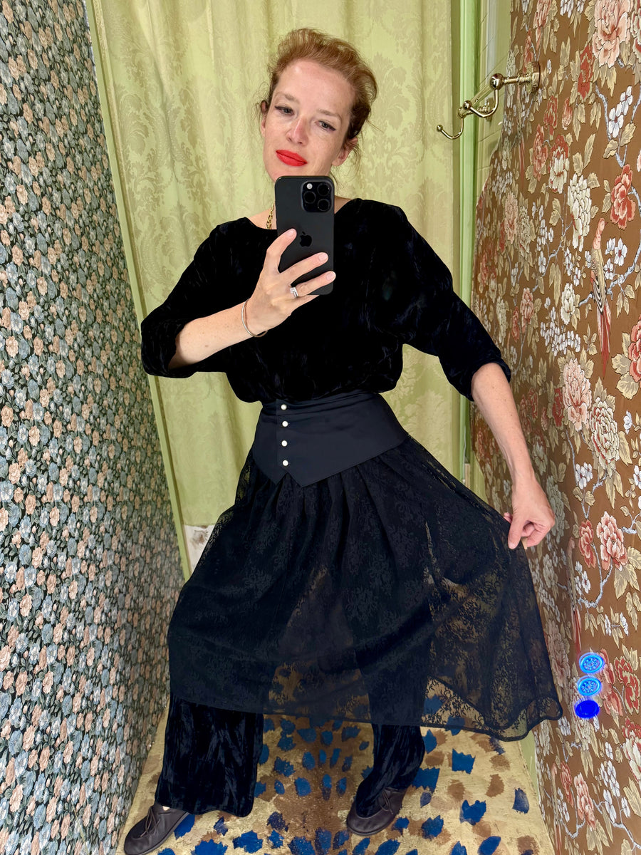 Landa Skirt in Black Lace