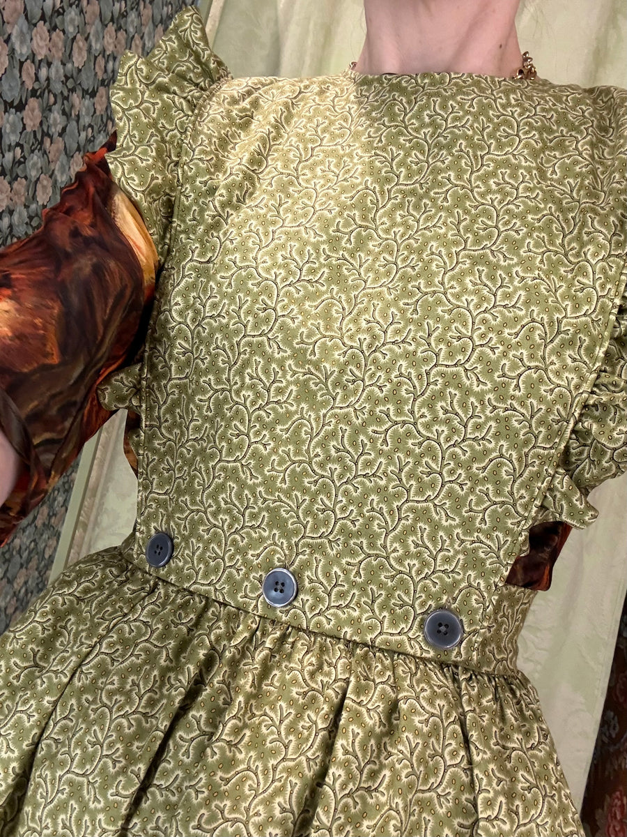 Apron Dress in Green Vines 0 / Green