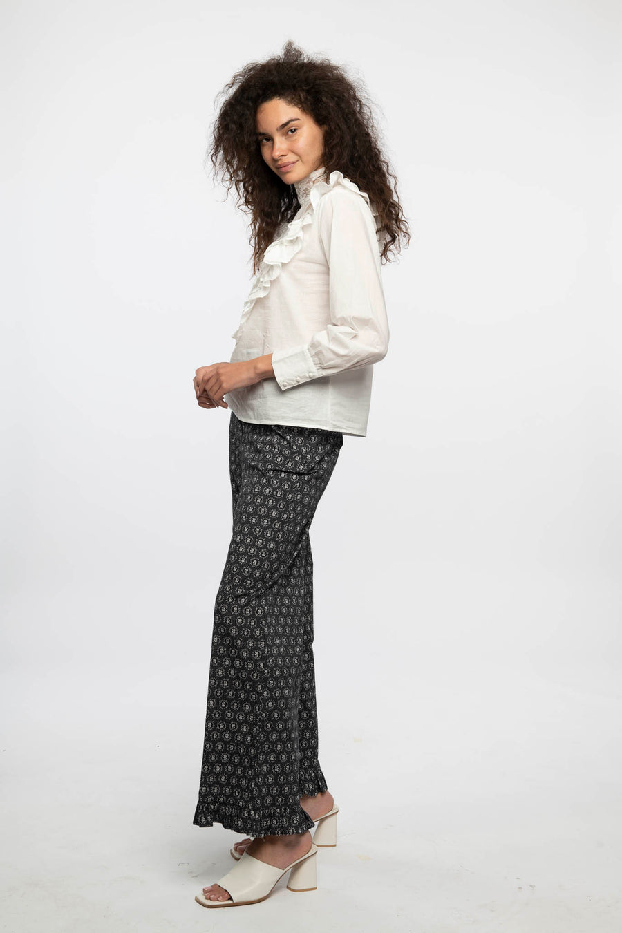 Ruffle Pant in Floral Dot