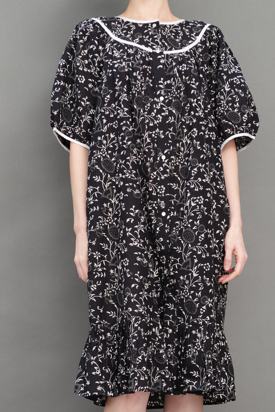 Snap Housedress in Black and White Floral